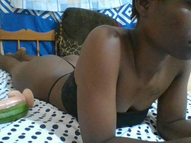 Charliepoco live cam on BongaCams