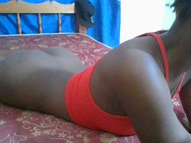 Charliepoco live cam on BongaCams