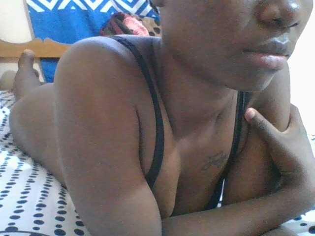 Charliepoco live cam on BongaCams