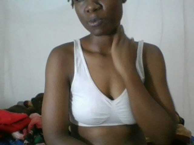 Charliepoco live cam on BongaCams