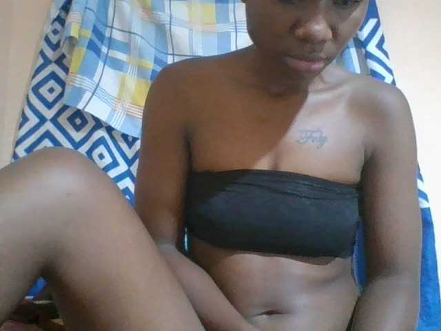 Charliepoco live cam on BongaCams