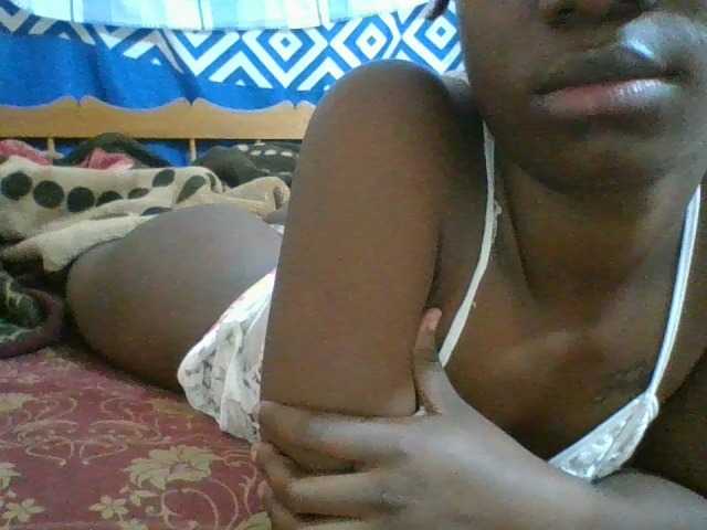 Charliepoco live cam on BongaCams