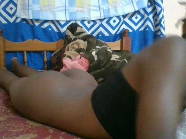 Charliepoco live cam on BongaCams
