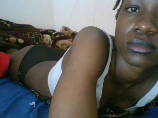 Charliepoco live cam on BongaCams