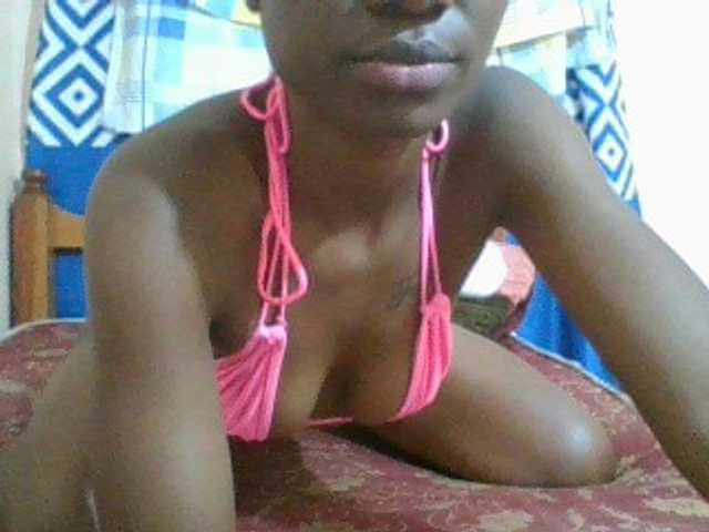 Charliepoco live cam on BongaCams