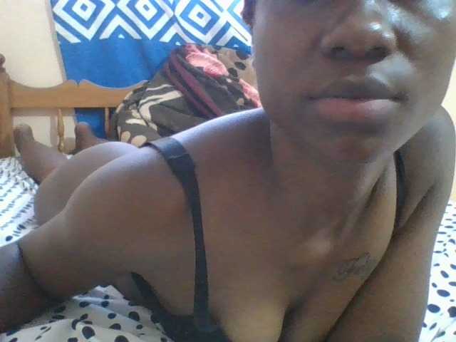 Charliepoco live cam on BongaCams