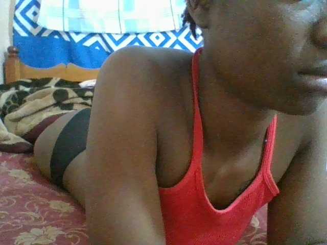Charliepoco live cam on BongaCams