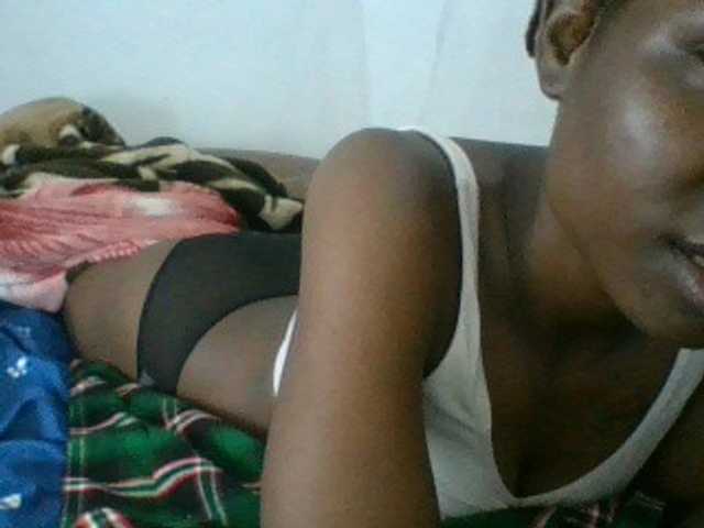 Charliepoco live cam on BongaCams