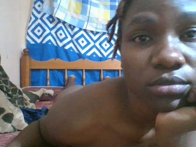 Charliepoco live cam on BongaCams