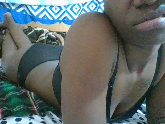Charliepoco live cam on BongaCams