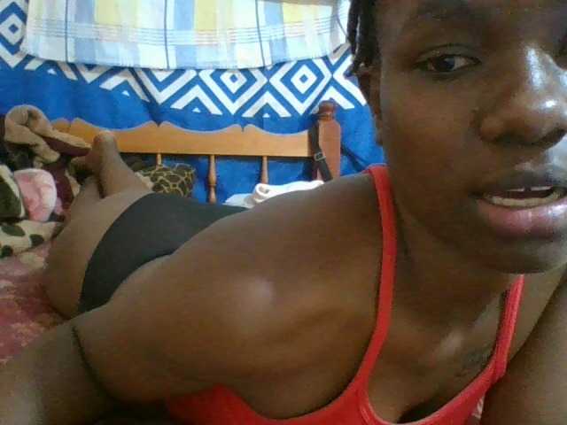 Charliepoco live cam on BongaCams