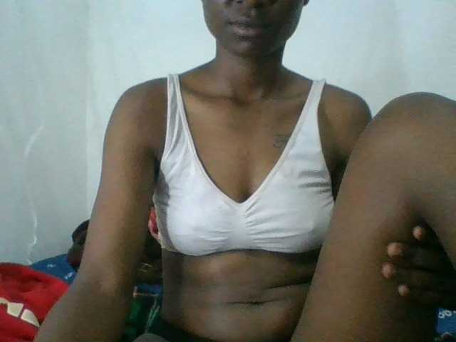 Charliepoco live cam on BongaCams