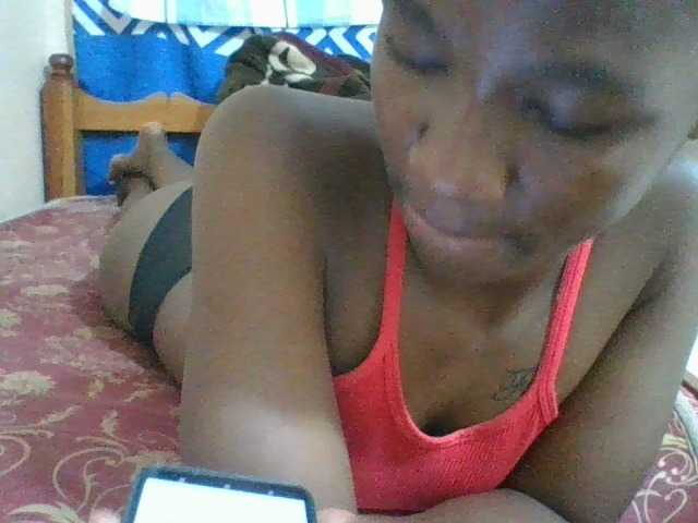 Charliepoco live cam on BongaCams