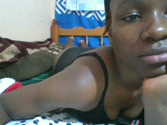 Charliepoco — live female cam