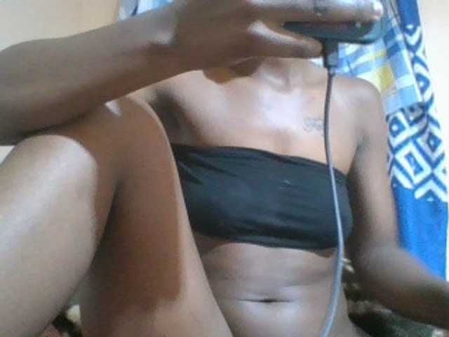 Charliepoco live cam on BongaCams