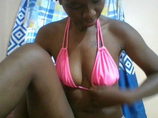 Charliepoco live cam on BongaCams
