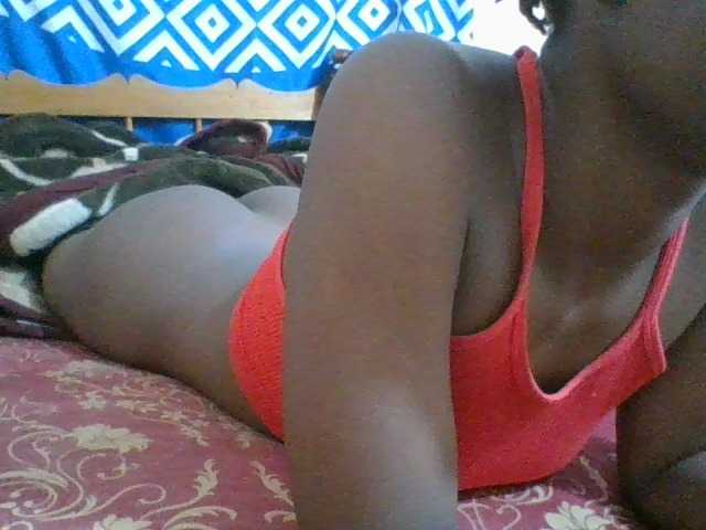 Charliepoco live cam on BongaCams