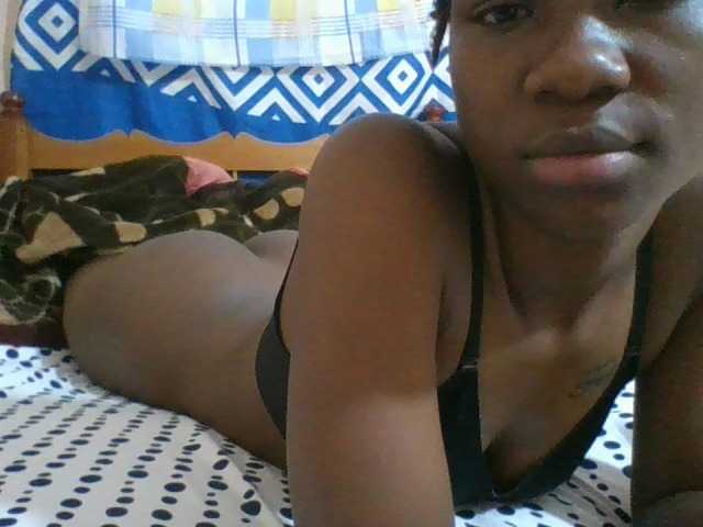 Charliepoco live cam on BongaCams