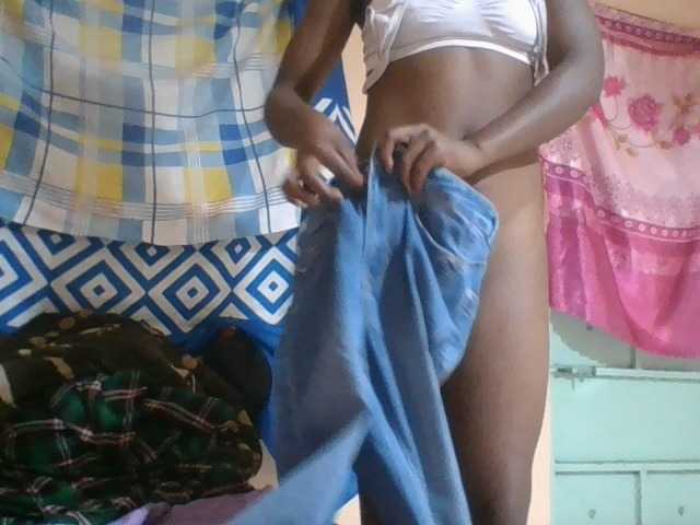 Charliepoco live cam on BongaCams