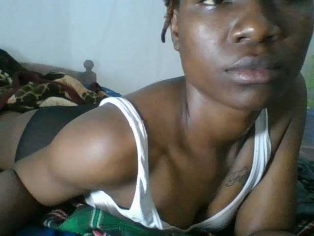 Charliepoco live cam on BongaCams