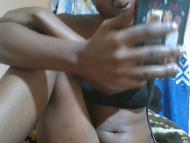 Charliepoco live cam on BongaCams