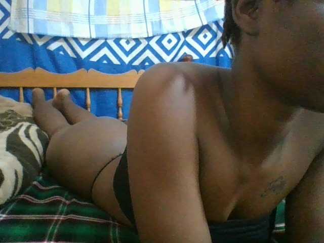 Charliepoco live cam on BongaCams