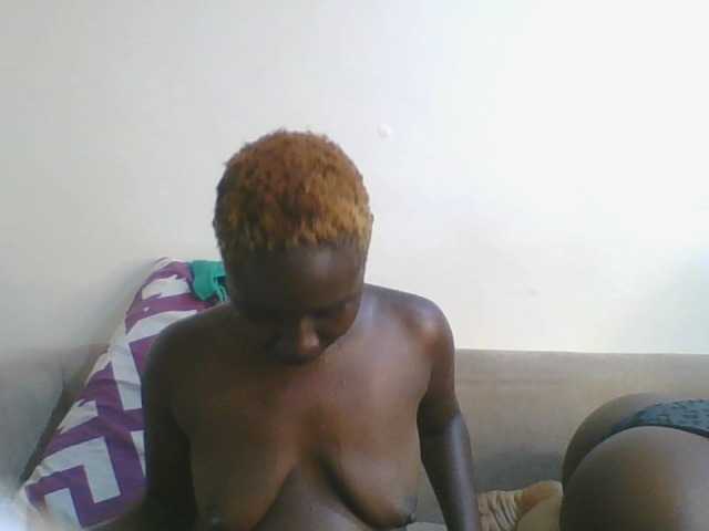 le modèle mitchblaq1 est en webcam porno dans un show sur le site bongacams, il possède les tags suivants: Ebony,Blonde,Shaved