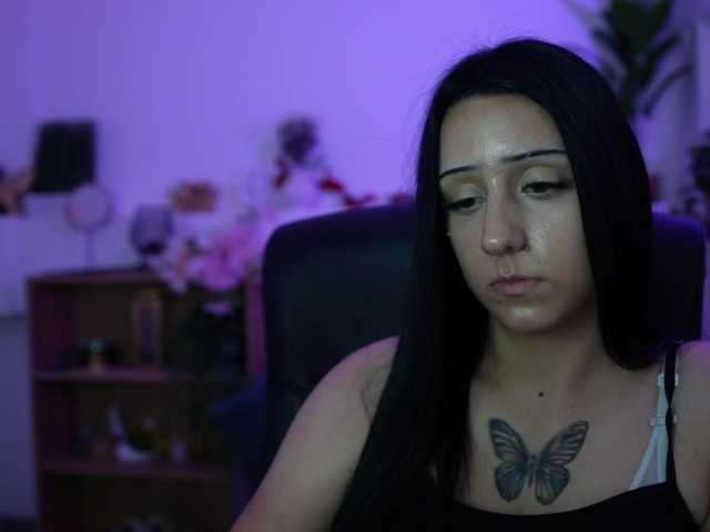 Hannabee18 live cam on BongaCams
