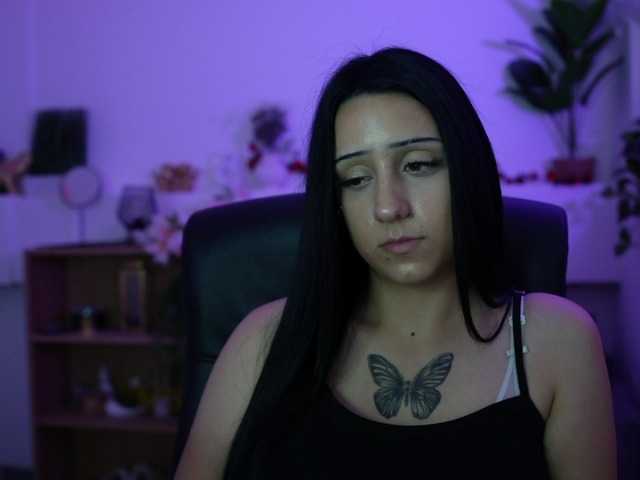 Hannabee18 live cam on BongaCams