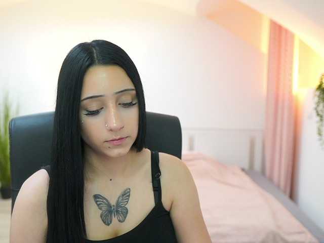 Hannabee18 live cam on BongaCams