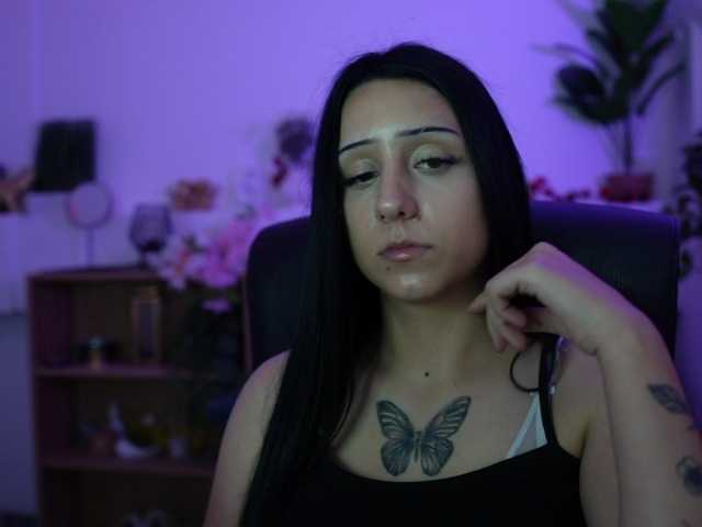 Hannabee18 live cam on BongaCams
