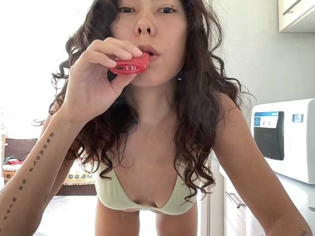 KellyAlvarez — live female cam