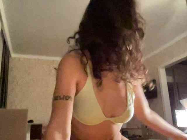 KellyAlvarez webcam