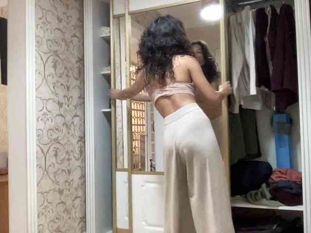 KellyAlvarez webcam