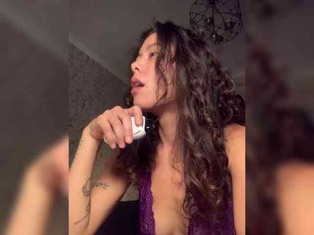 KellyAlvarez webcam