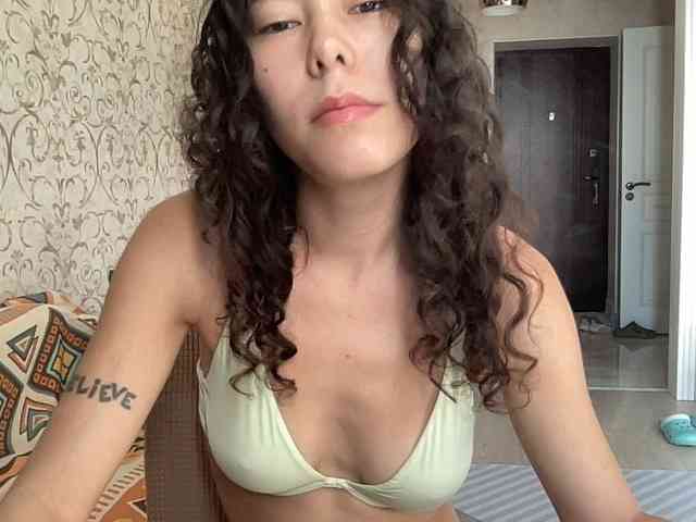 KellyAlvarez webcam