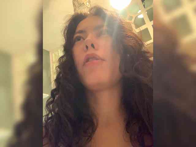 KellyAlvarez webcam
