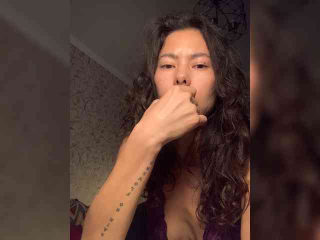 KellyAlvarez webcam