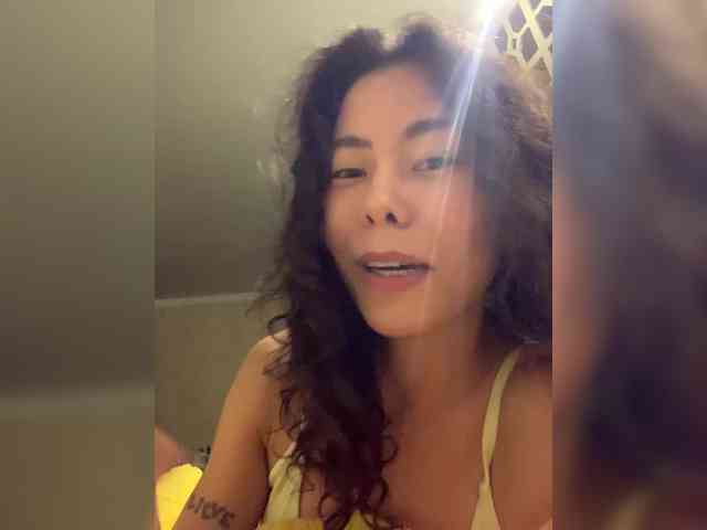 KellyAlvarez webcam