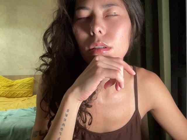 KellyAlvarez webcam