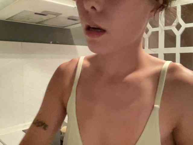 KellyAlvarez KellyAlvarez