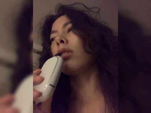 KellyAlvarez webcam