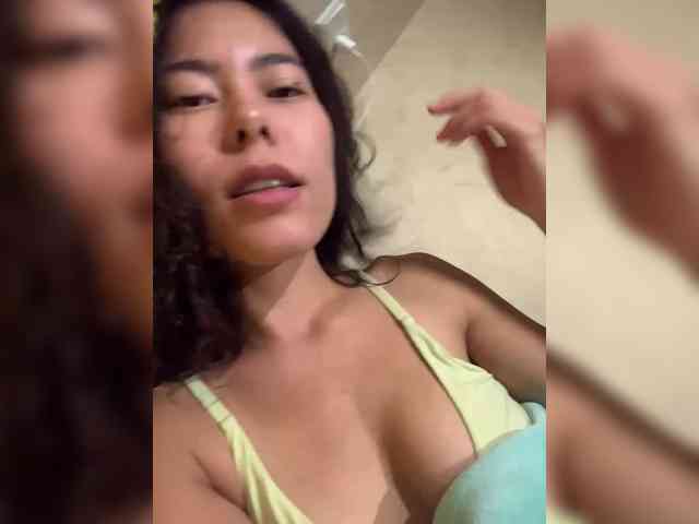 KellyAlvarez webcam
