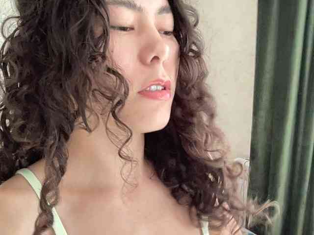 KellyAlvarez webcam