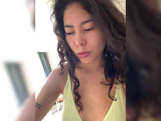 KellyAlvarez webcam