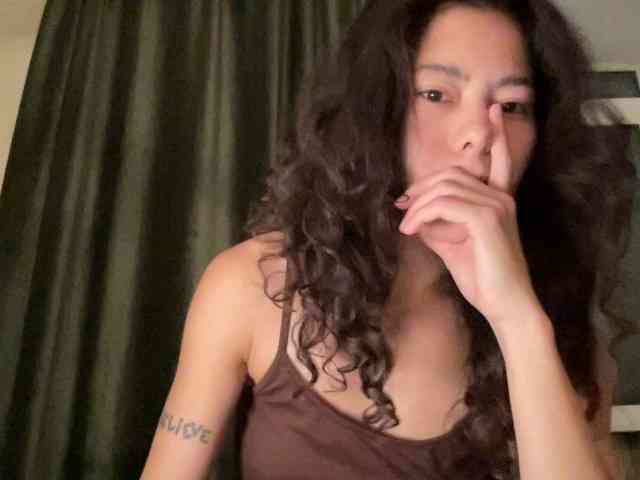 KellyAlvarez webcam