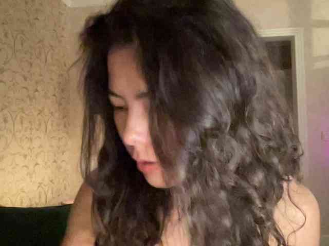 KellyAlvarez webcam