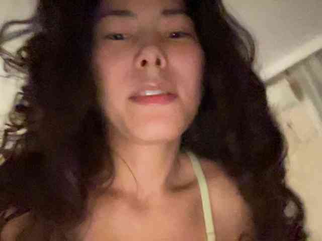 KellyAlvarez webcam