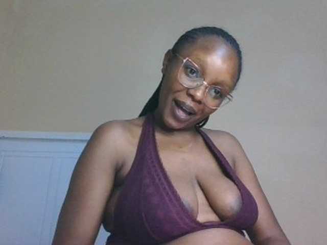 sexy-mommy live cam on BongaCams