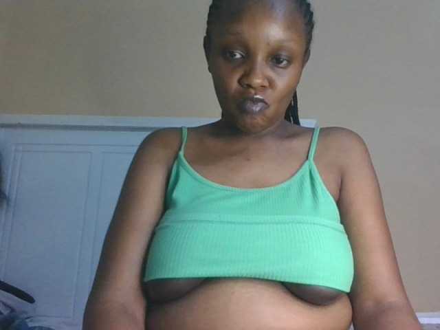 sexy-mommy live cam on BongaCams